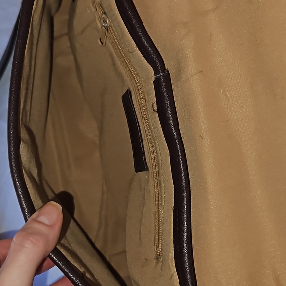 Etienne Aigner rare over shoulder bag - Picture 9 of 10